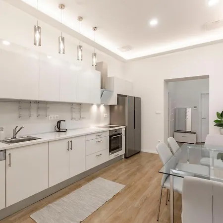 Exclusive Csengery In The Heart Of Budapeste