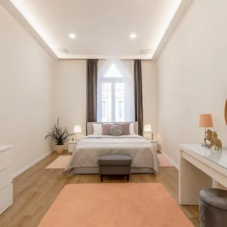 Exclusive Csengery In The Heart Of *