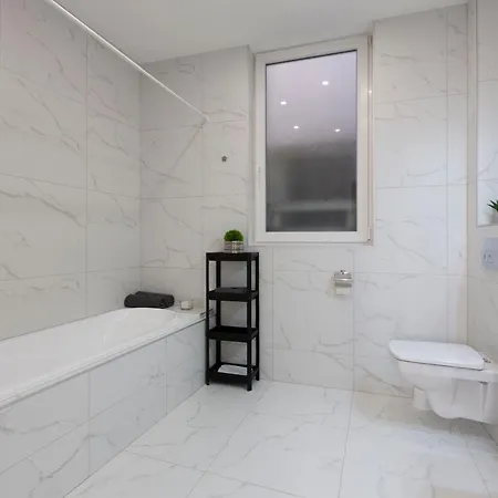 Exclusive Csengery In The Heart Of *